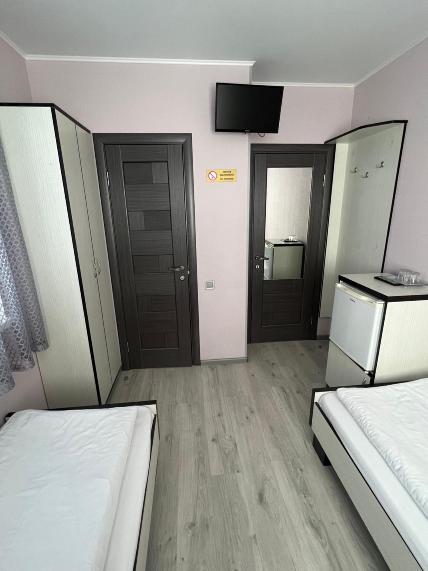 Guest House Max Khmelʼnytsʼkyy Exterior foto